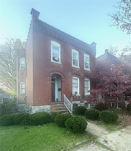 5525 Alaska Ave, Saint Louis, MO 63111