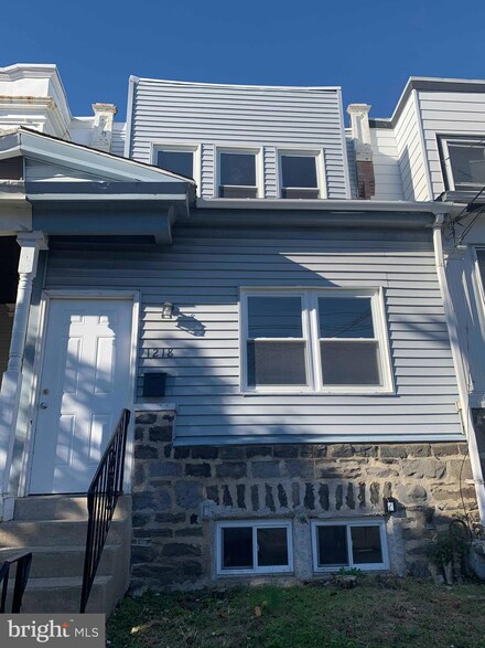 1218 E 9th St, Crum Lynne, PA 19022