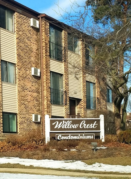 208 Dunteman Dr Unit 101, Glendale Heights, IL 60139