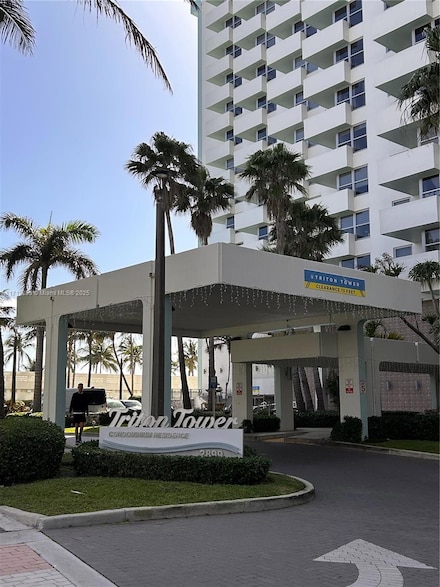 2899 Collins Ave Unit 825, Miami Beach, FL 33140