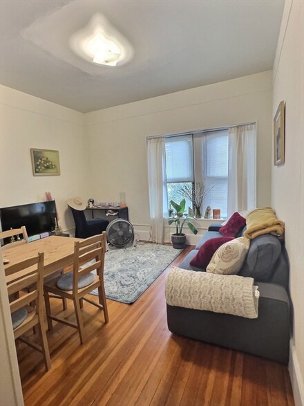 1382 Beacon St Unit 4, Brookline, MA 02446