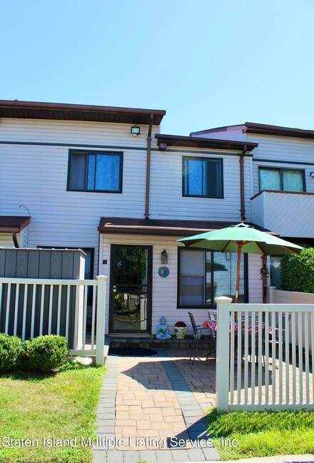 23 Wolkoff Ln Unit 103, Staten Island, NY 10303