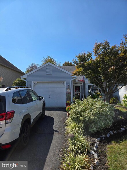 33 Warwick Cir, Mechanicsburg, PA 17050