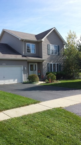 1521 Portage Ln, Woodstock, IL 60098