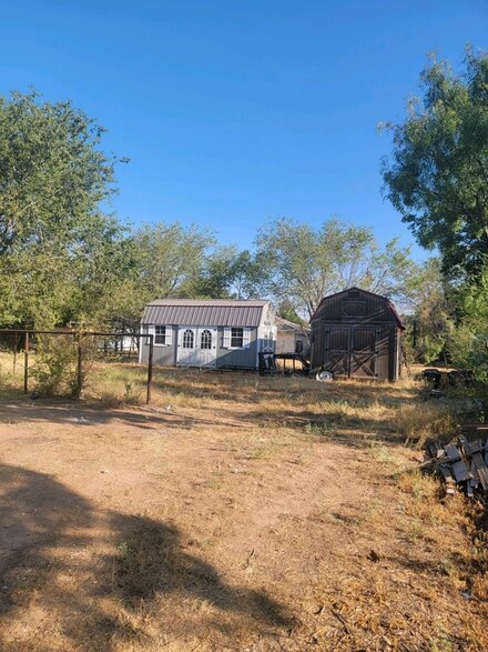 215 25th St, Snyder, TX 79549