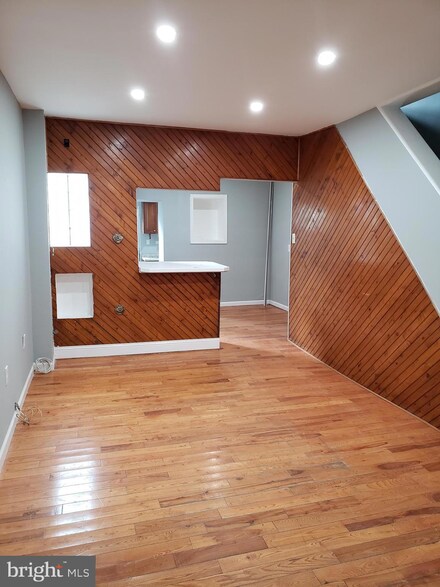 3415 N Water St, Philadelphia, PA 19134