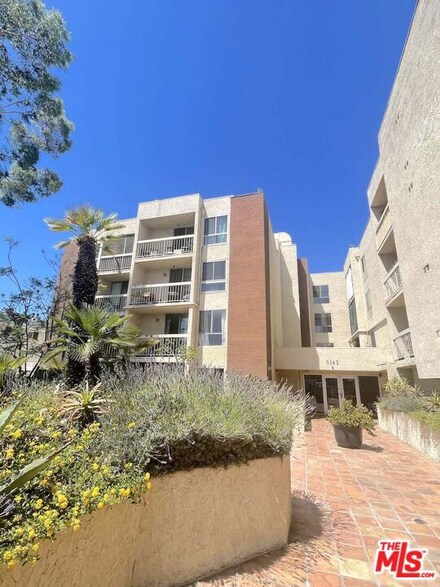 5143 Bakman Ave Unit 209, North Hollywood, CA 91601