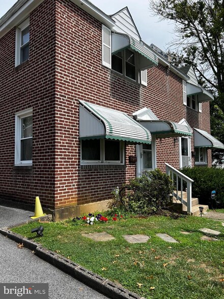 311 Sloan St, Crum Lynne, PA 19022