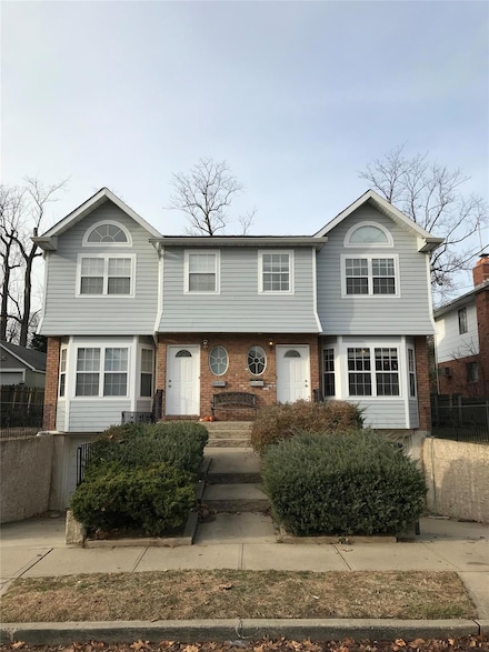 29 Hickory Rd Unit B, Port Washington, NY 11050