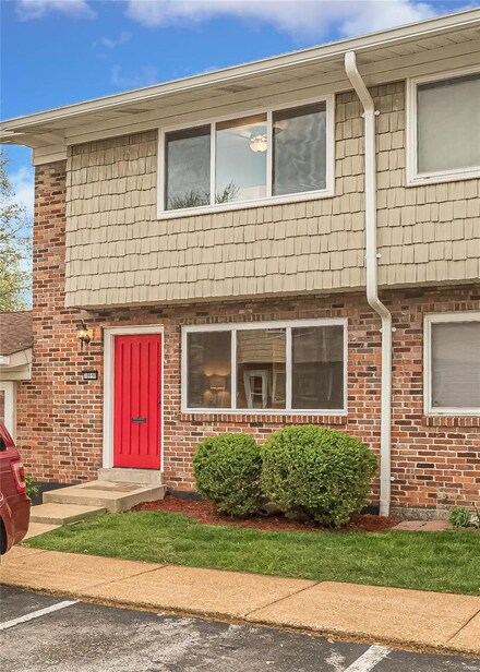 10690 Carroll Wood Way, Saint Louis, MO 63128