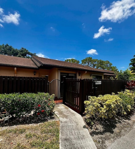 615 Sea Pine Way Unit E, Greenacres, FL 33415