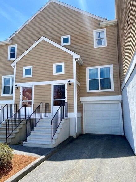 76 Camelot Dr, Worcester, MA 01602