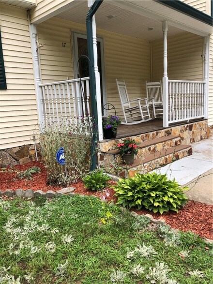 17 Pawcatuck View Rd, Carolina, RI 02812
