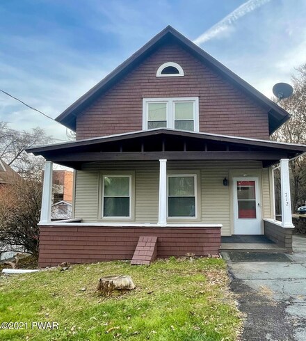 712 High St, Honesdale, PA 18431