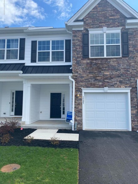 1525 Paxton Ln, Monroe Township, NJ 08831