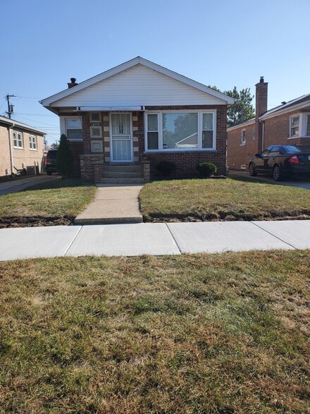 12719 S Bishop St, Calumet Park, IL 60827