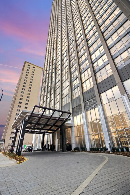 655 W Irving Park Rd Unit 2110, Chicago, IL 60613