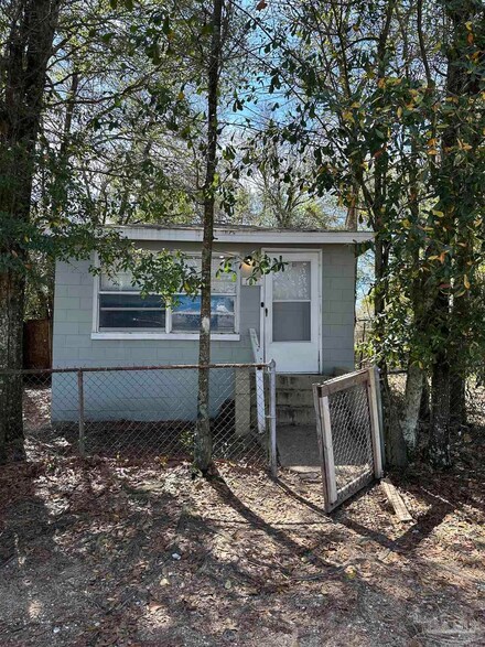 1011 W Hatton St, Pensacola, FL 32501