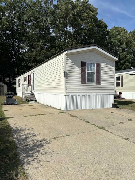 1418 Saskatoon Ave, Norton Shores, MI 49444