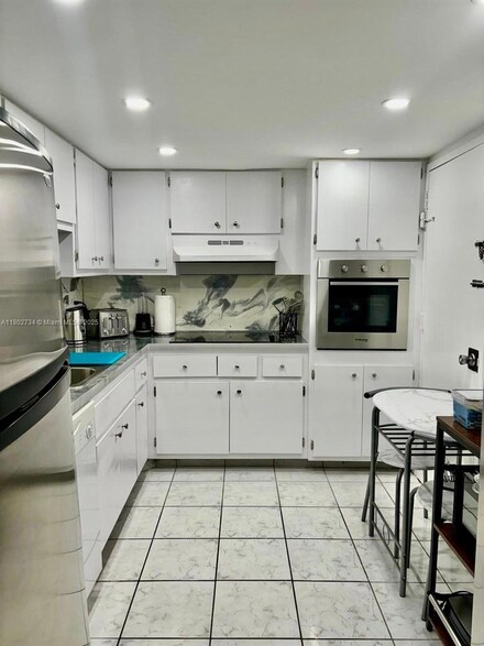 400 Kings Point Dr Unit 928, Sunny Isles Beach, FL 33160