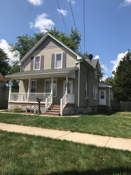 409 S State St, Aurora, IL 60505