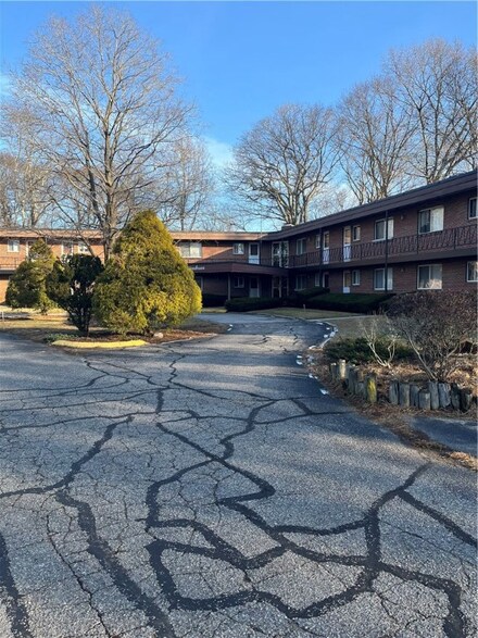 72 W Shore Rd Unit 207, Warwick, RI 02889