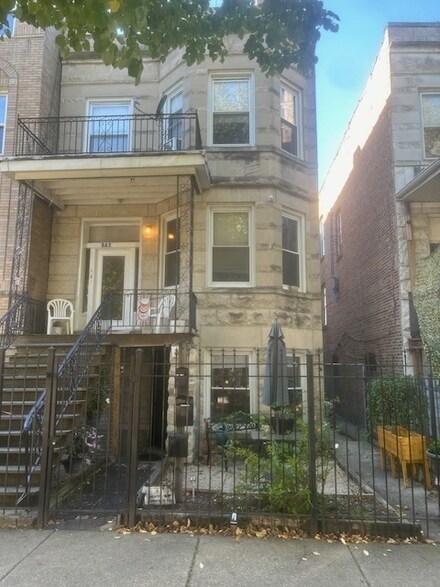 642 N Avers Ave, Chicago, IL 60624