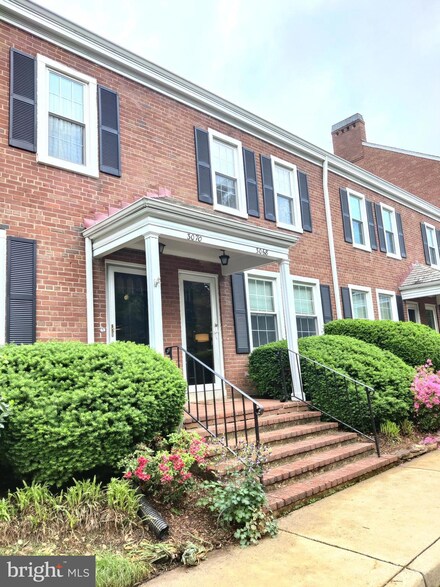 3068 S Buchanan St, Arlington, VA 22206