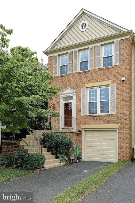 4255 Sleepy Lake Dr, Fairfax, VA 22033