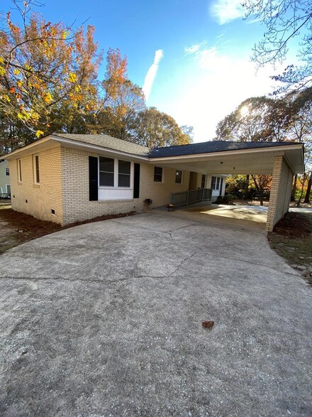 1015 Dogwood Ave, Elgin, SC 29045