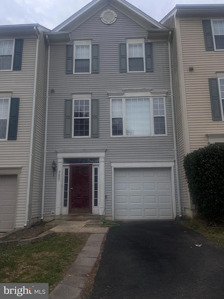 9421 Silver Meteor Ct, Manassas Park, VA 20111