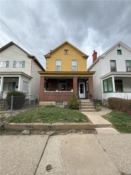 1106 Valley St, Mc Kees Rocks, PA 15136