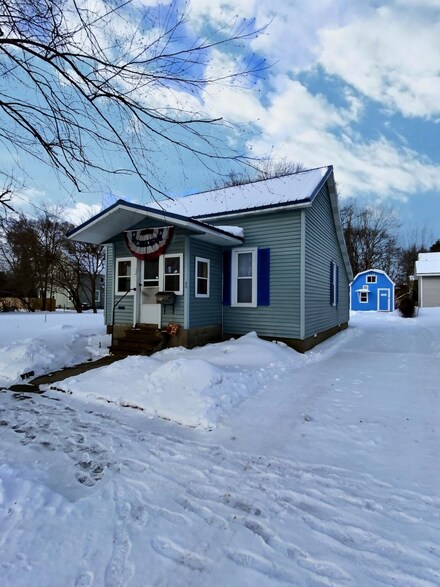 206 Cleveland St, Manistee, MI 49660
