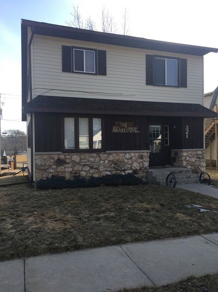 321 S Hubbard St, Horicon, WI 53032