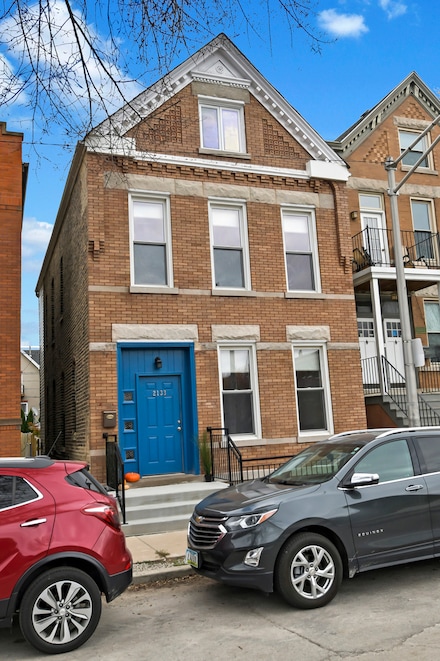 2133 N Oakley Ave Unit 3, Chicago, IL 60647