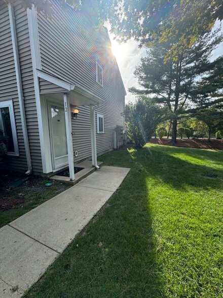 12 Silver Hill Ln Unit 12, Natick, MA 01760