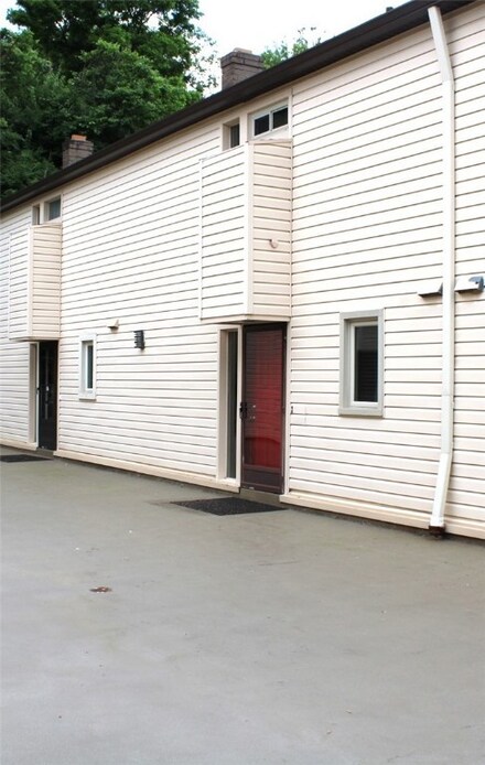 1479 Spreading Oak Dr Unit B, Pittsburgh, PA 15220