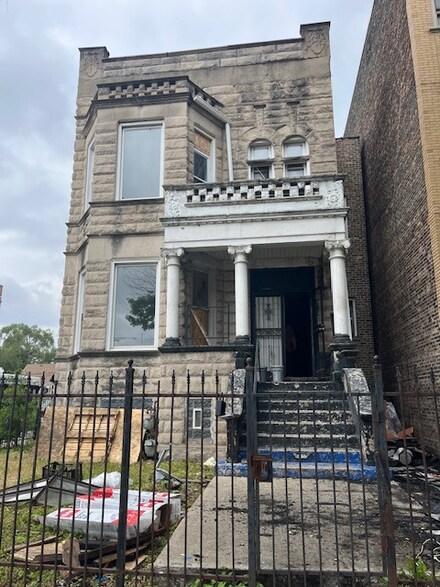 3356 W Douglas Blvd, Chicago, IL 60623
