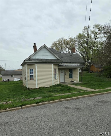 210 N 4th St, Elsberry, MO 63343