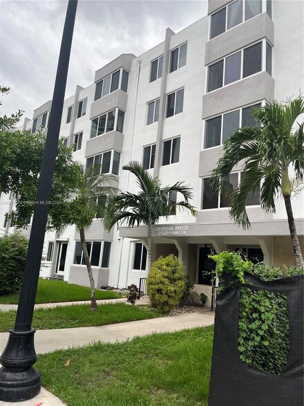 250 180th Dr Unit 205, Sunny Isles Beach, FL 33160