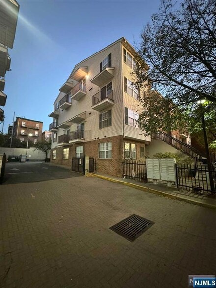 74 Union St Unit A12, Newark, NJ 07105