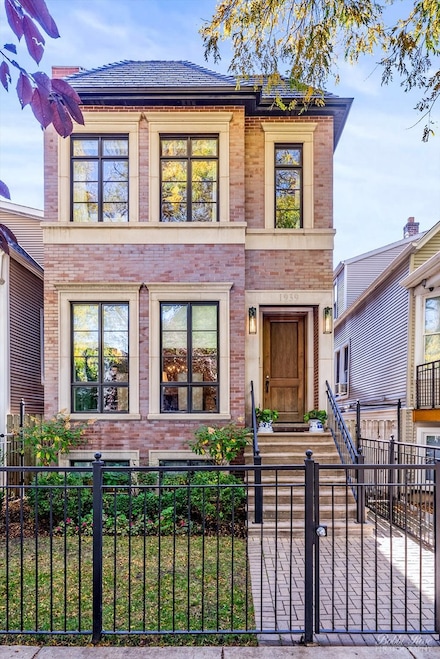 1939 W Fletcher St, Chicago, IL 60657
