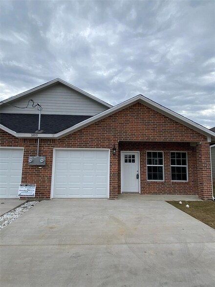 3209 Polk St Unit B, Greenville, TX 75401