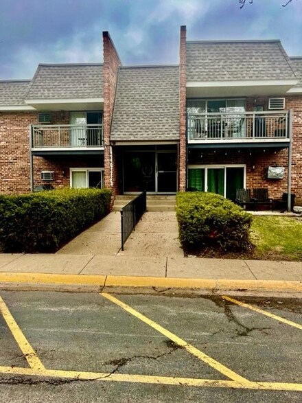 3915 Saratoga Ave Unit H203, Downers Grove, IL 60515