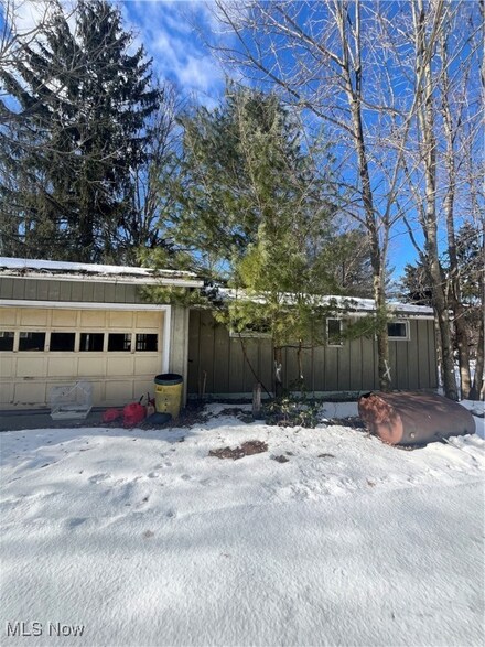10666 Washington St, Chagrin Falls, OH 44023