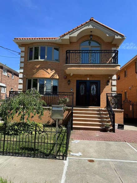 14328 Quince Ave, Flushing, NY 11355