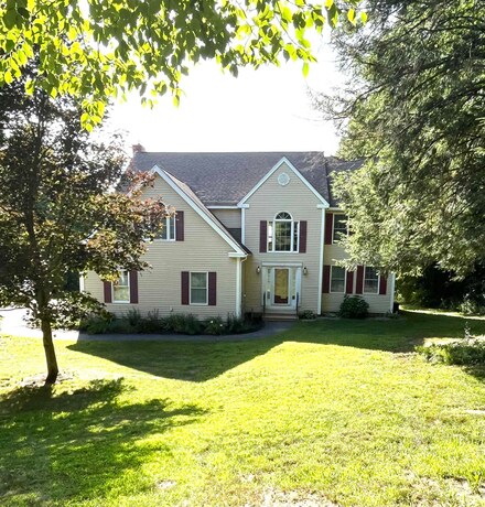 7 Meadowood Dr, Franklin, NH 03235