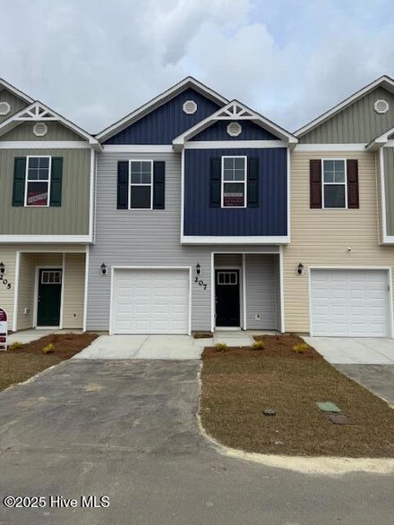 207 Crab Claw Spit Ln, Jacksonville, NC 28546