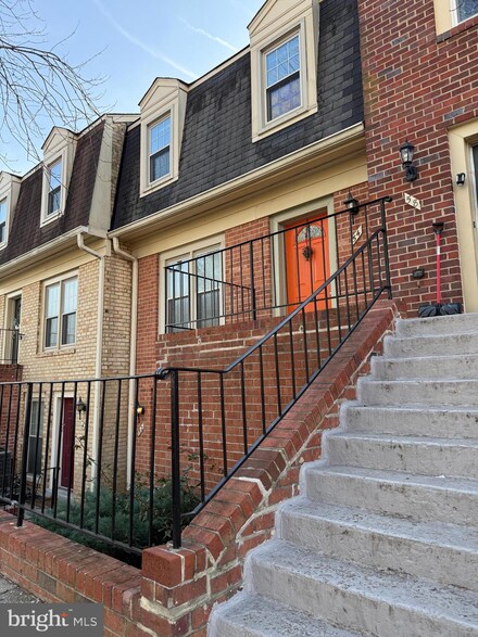 54 Pennydog Ct, Silver Spring, MD 20902