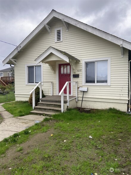 829 Dr Ml King Way, Bremerton, WA 98337